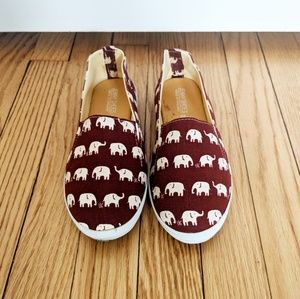 Super cute maroon & white elephant flats 🐘